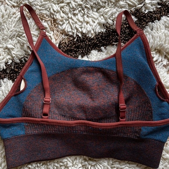 Echt Arise Key Sportsbra in Maple Leaf Small NWOT - Picture 7 of 8
